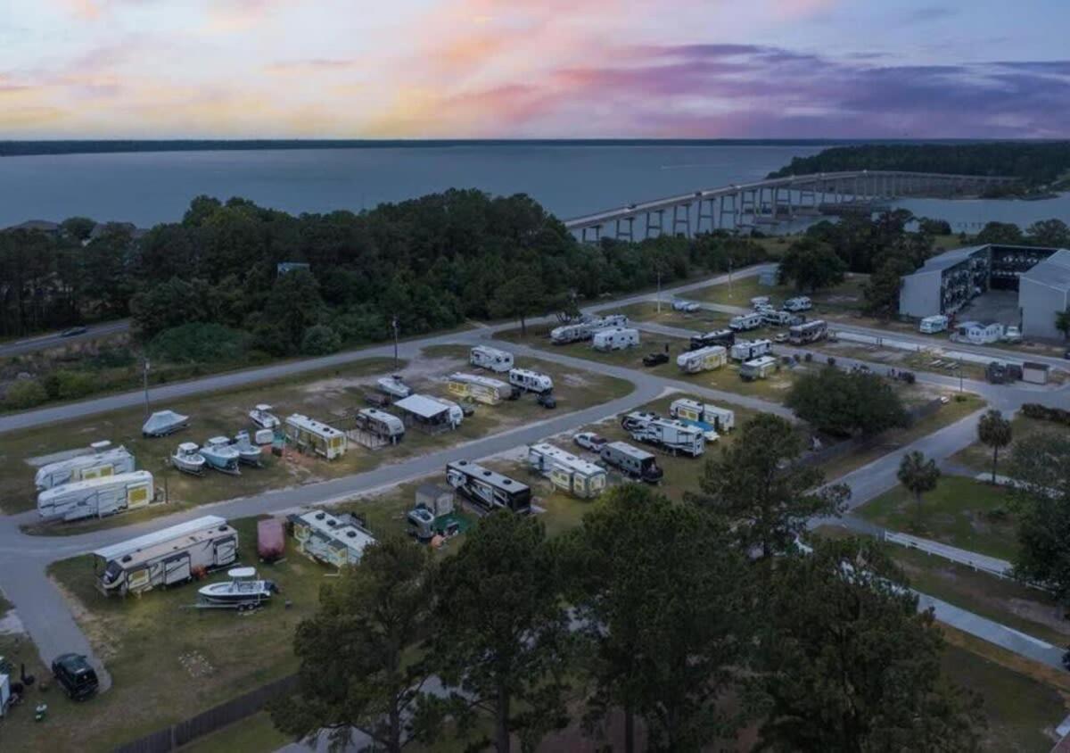 Water View Cabin Near North Topsail Beach Sneads Ferry المظهر الخارجي الصورة