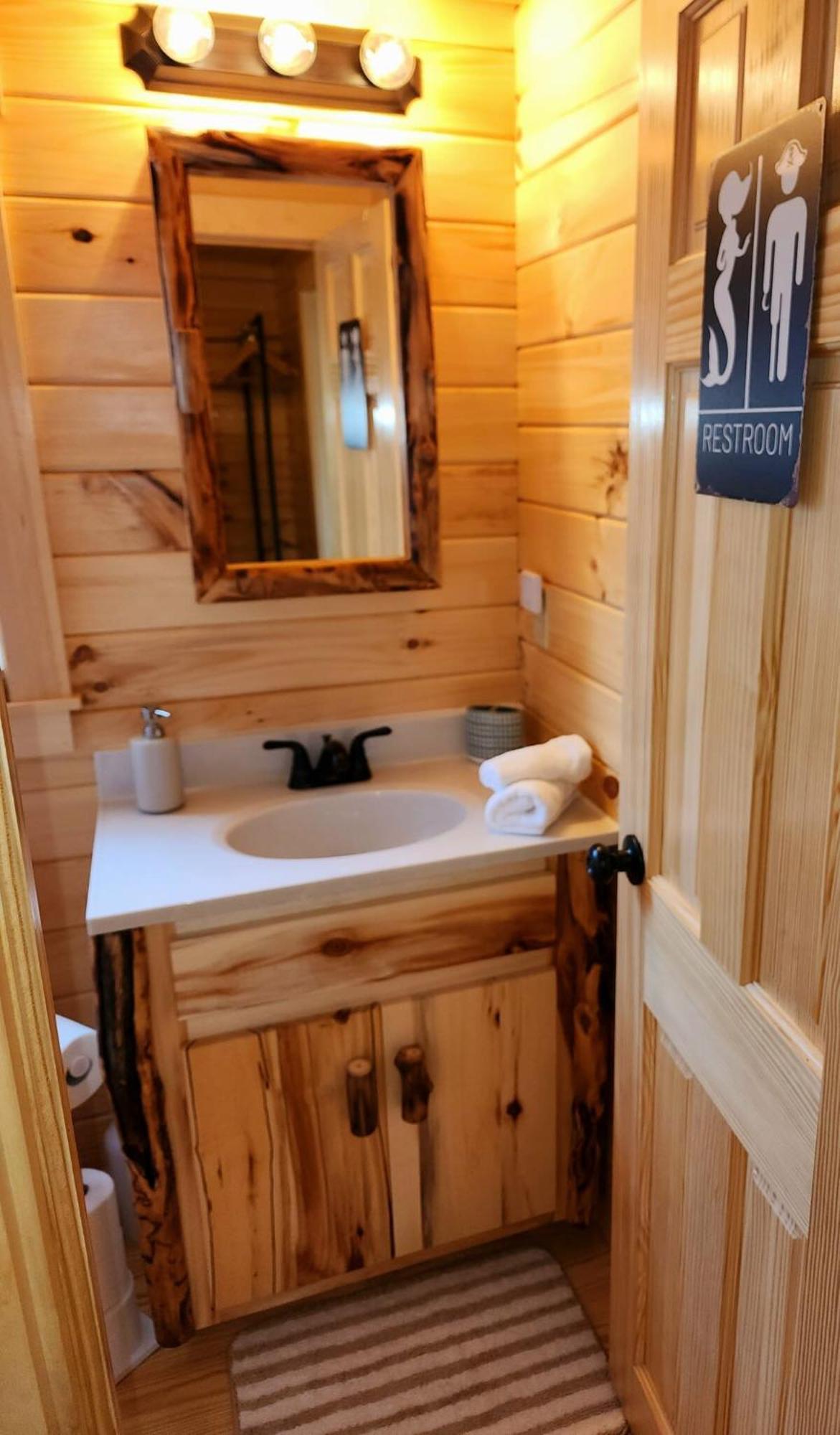 Water View Cabin Near North Topsail Beach Sneads Ferry المظهر الخارجي الصورة